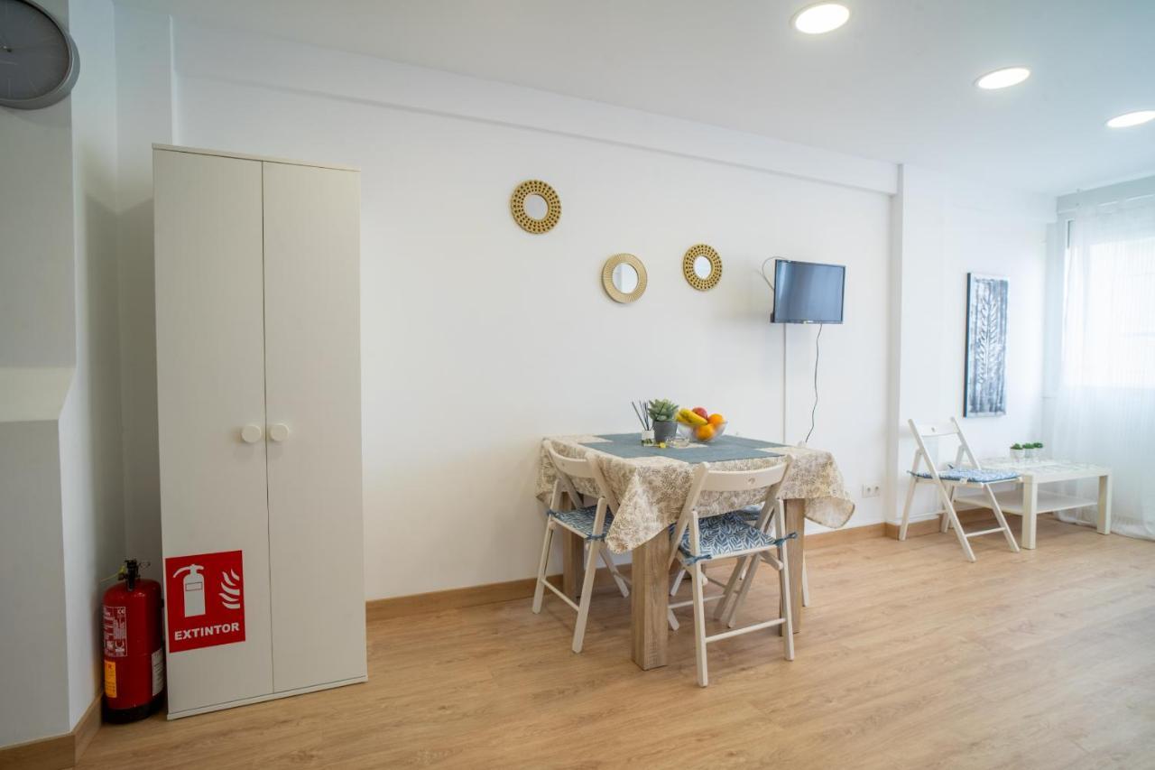 Apt. P/3 10' From The Beach W/Wifi In 토레몰리노스 외부 사진